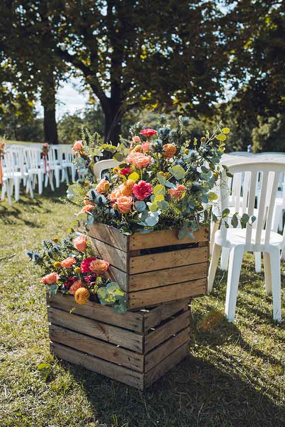 décoration caisses fleuries colorées horizon wedding