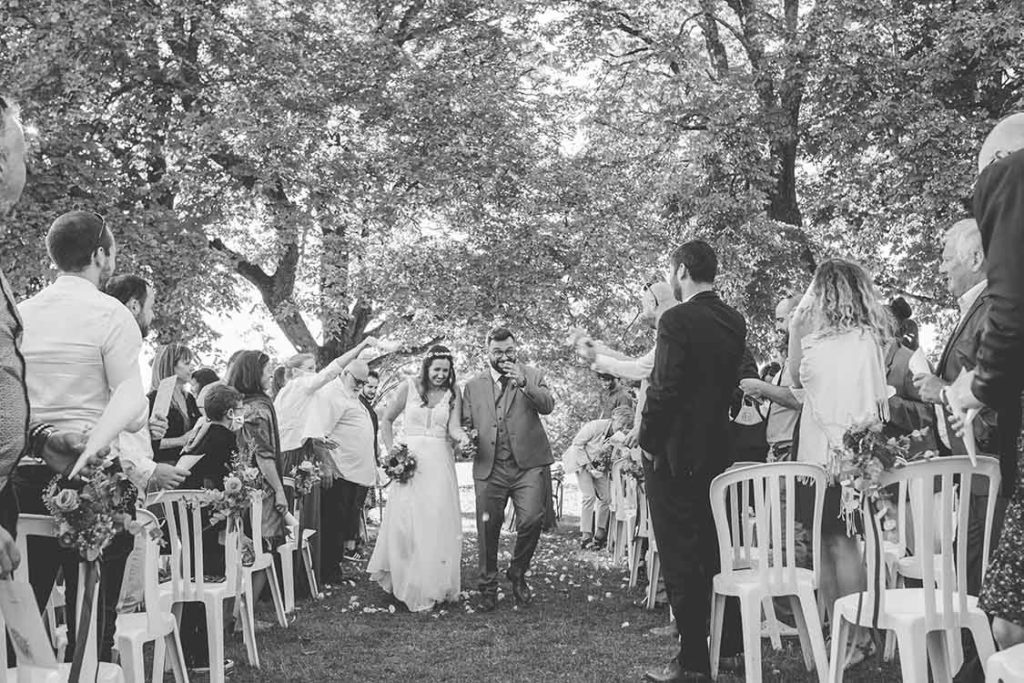 happy couple horizon wedding