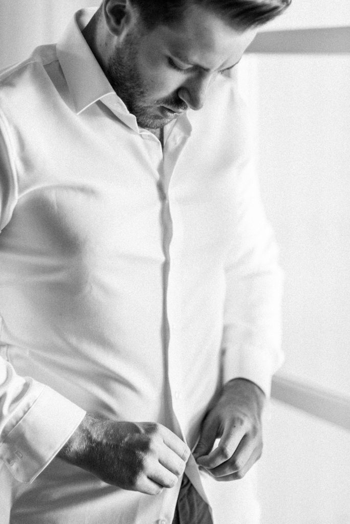 groom-preparations-horizon-wedding