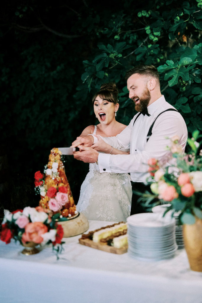 cutting cake wedding provence