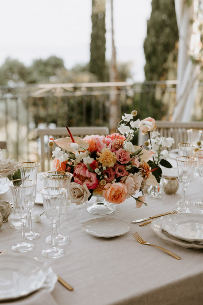 beautiful refined table wedding south of france